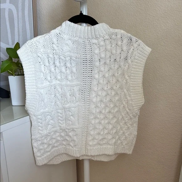 Zara Knit Button-Up Vest - Picture 3 of 7
